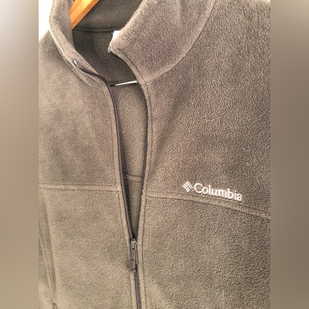 Columbia Mens fleece zip up. Like brand new condition! Charcoal grey!